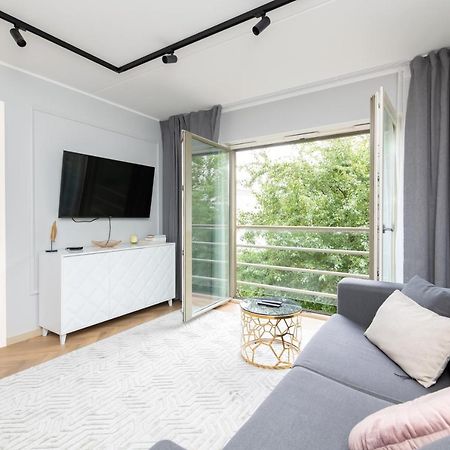 Central Rosi Art Deco Apartment With Parking Tallinn Bagian luar foto