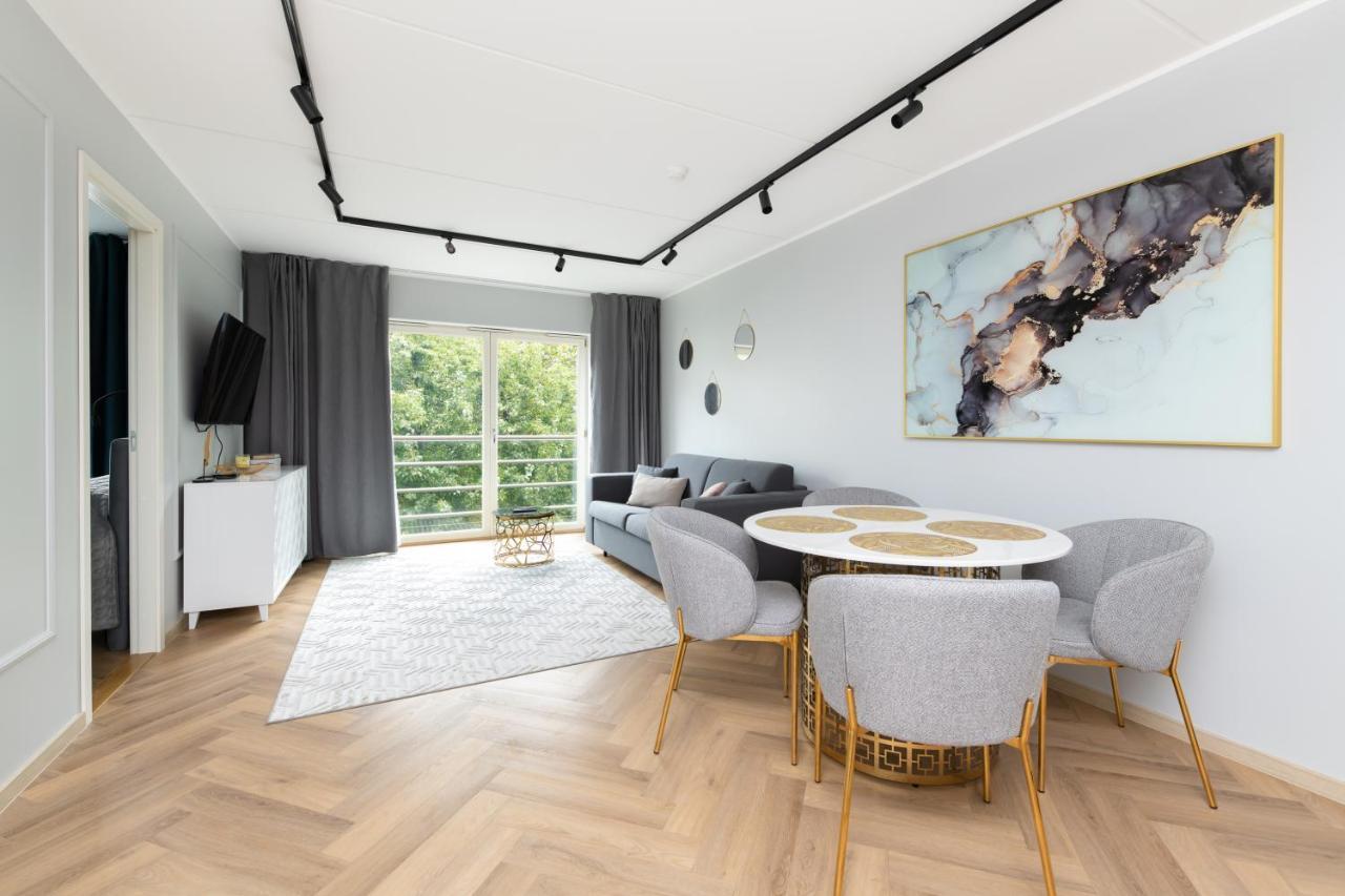 Central Rosi Art Deco Apartment With Parking Tallinn Bagian luar foto
