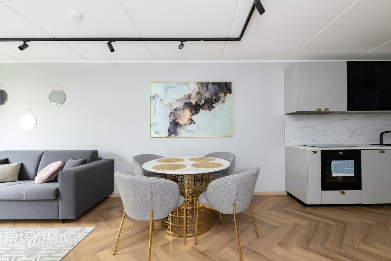 Central Rosi Art Deco Apartment With Parking Tallinn Bagian luar foto