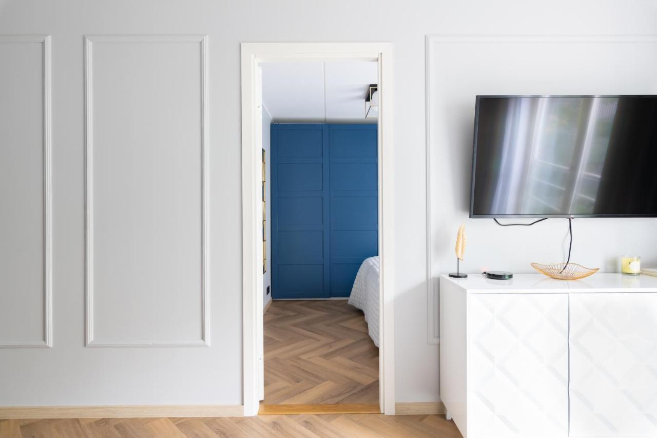 Central Rosi Art Deco Apartment With Parking Tallinn Bagian luar foto
