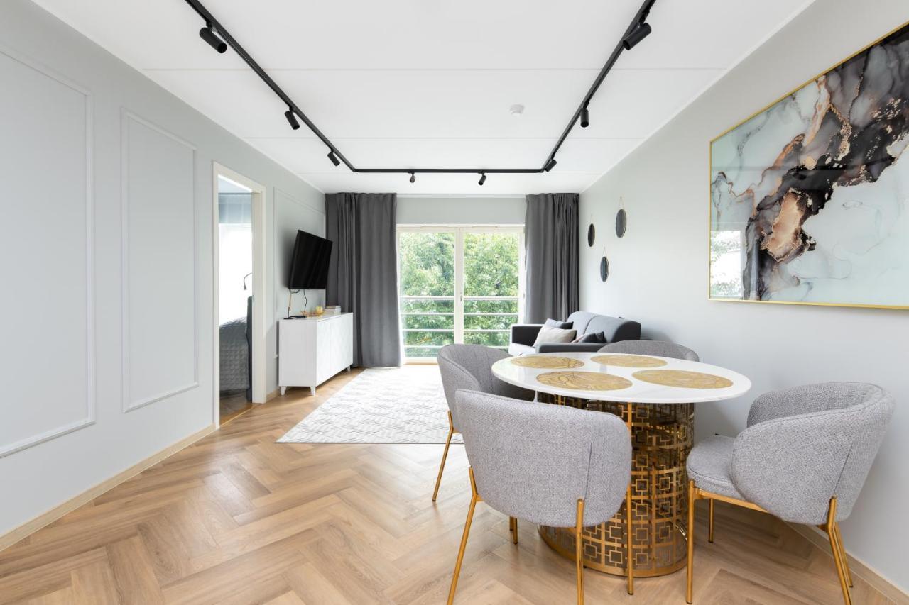 Central Rosi Art Deco Apartment With Parking Tallinn Bagian luar foto