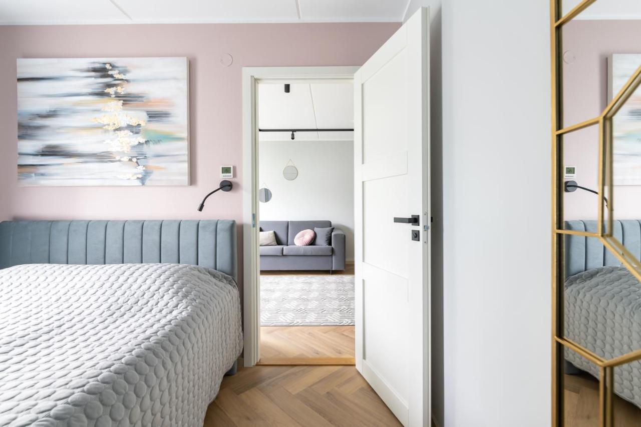 Central Rosi Art Deco Apartment With Parking Tallinn Bagian luar foto
